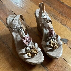 BORN b.o.c Beige Wedge Sandals with Floral Accents
